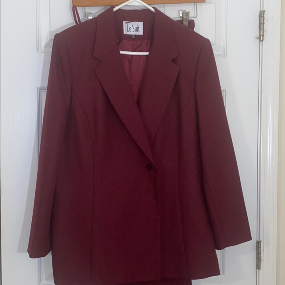 Le Suit pantsuit.Dark red w/ black tweed look. 18